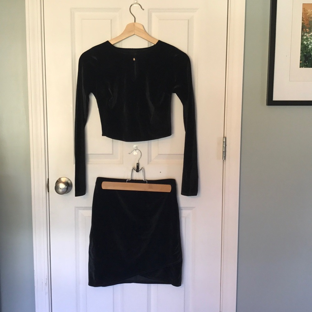 Hollister- black velvet two piece set, size xs/s